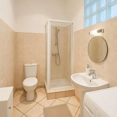 公寓 Charming & Roomy With Balcony Heart Of *